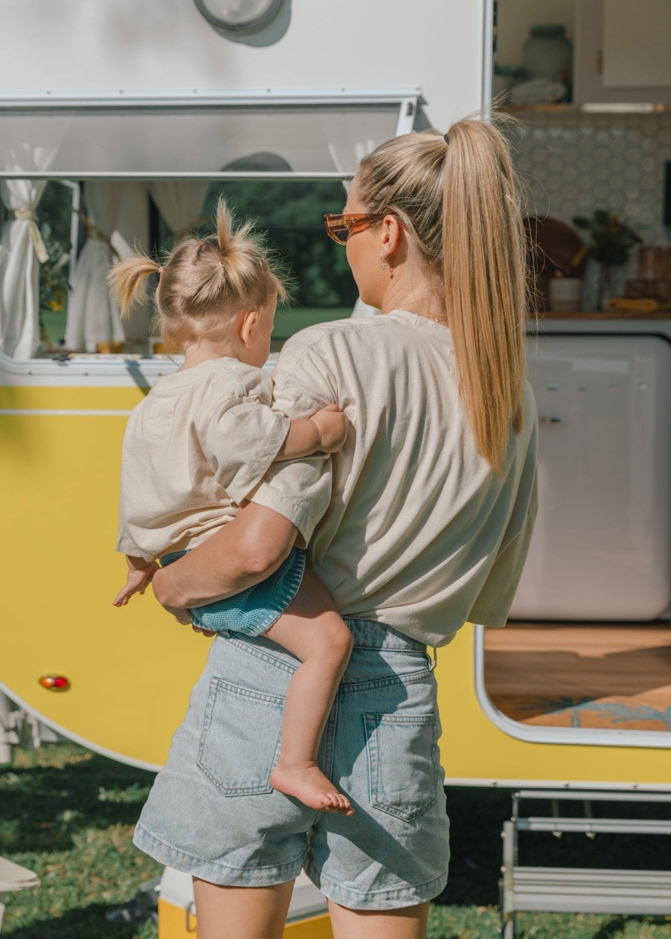 OLAS X SUNNI SCENES BOX TEE